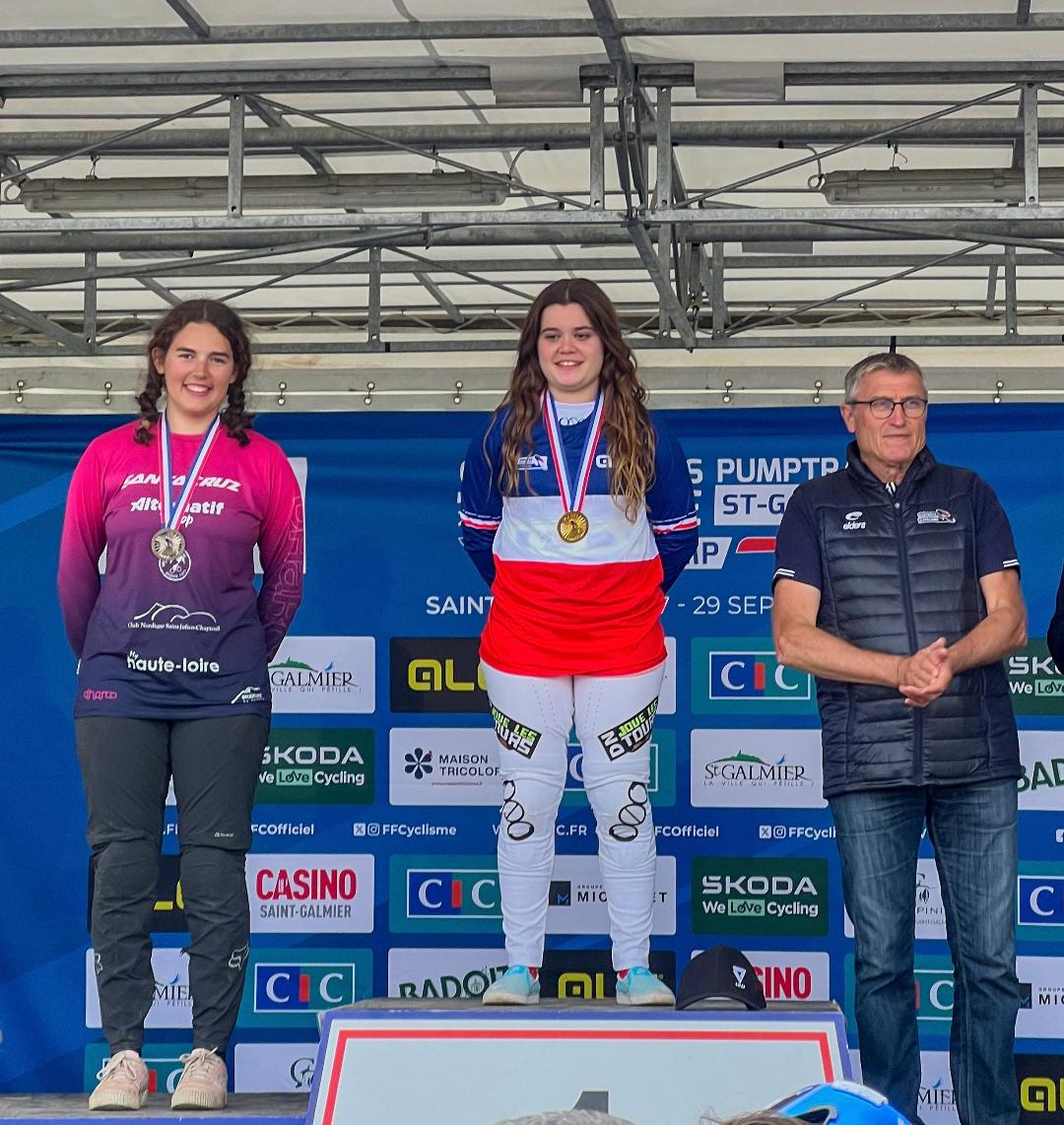 Louise sur la 2e place en pump track